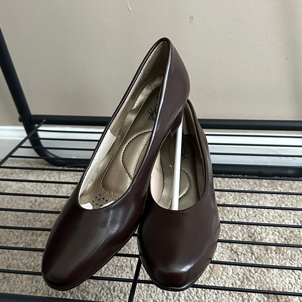 Soft Style Brown Classic Heels